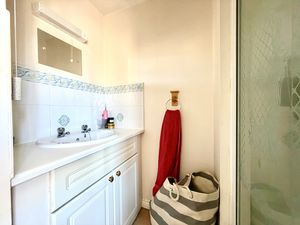 En-Suite- click for photo gallery